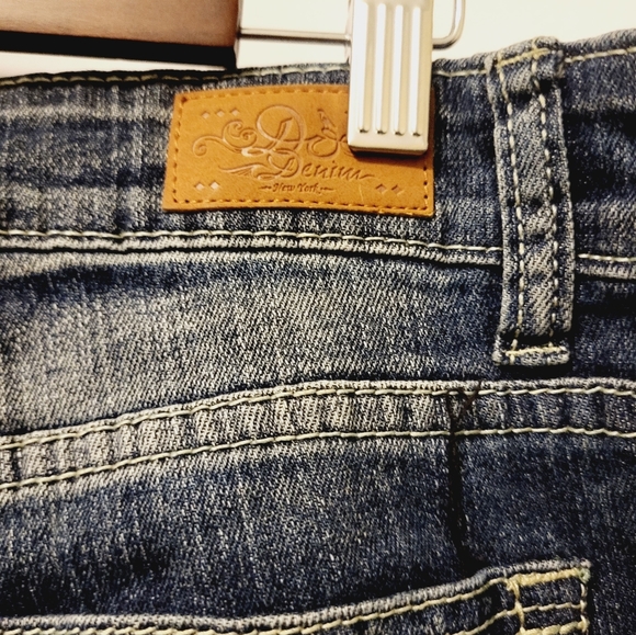 Distressed flare jeans - Picture 3 of 6